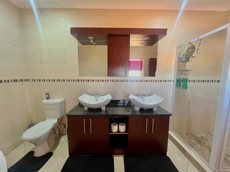 To Let 4 Bedroom Property for Rent in Cashan North West